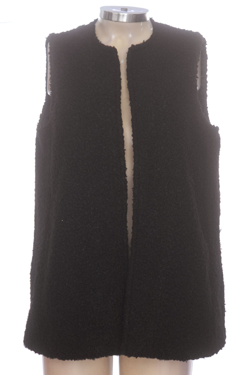 Chaqueta / Abrigo color Negro - Closeando