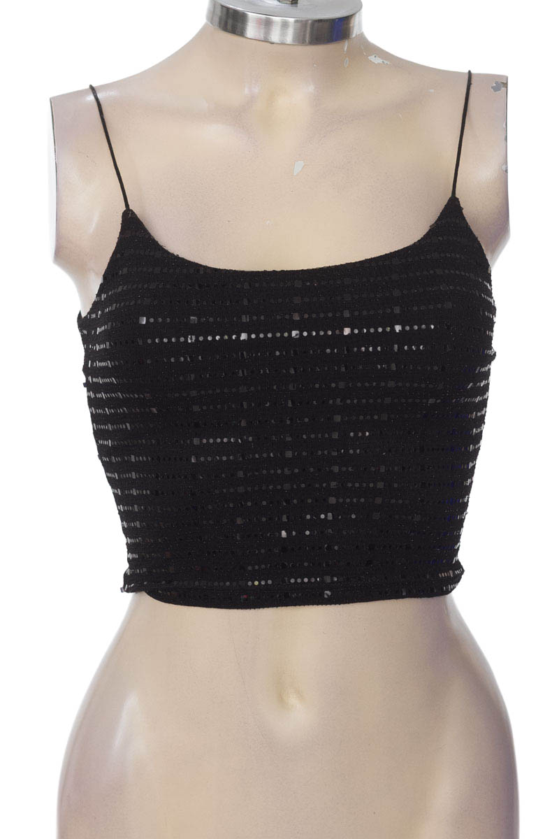 Top / Camiseta color Negro - Closeando