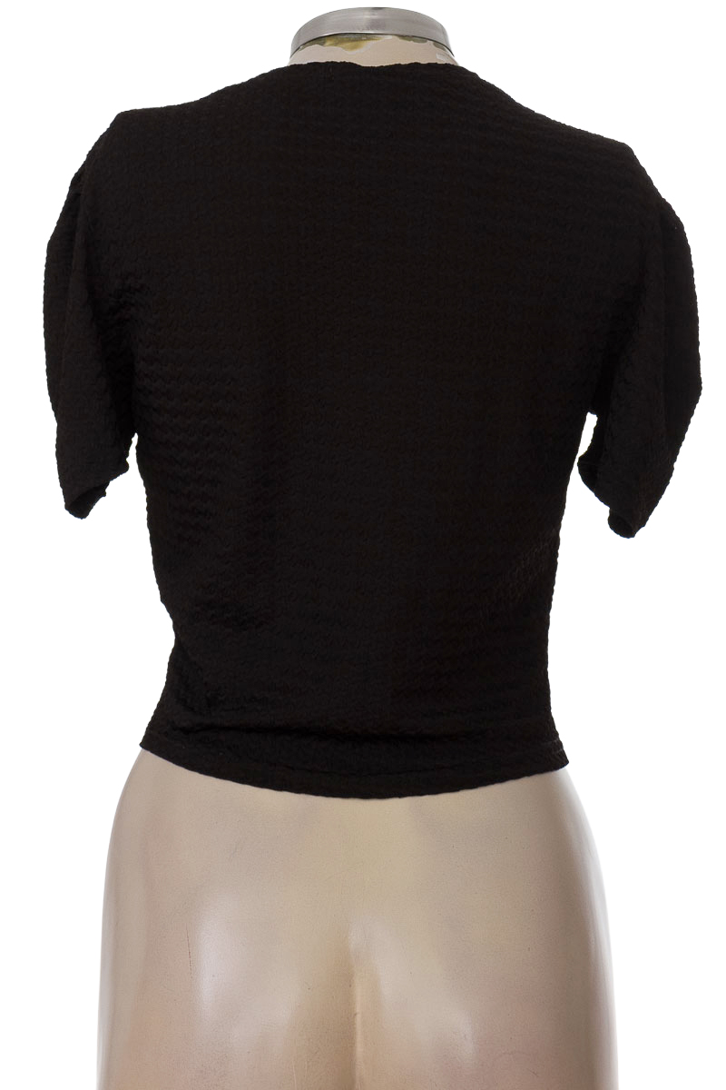 Top / Camiseta color Negro - Believe