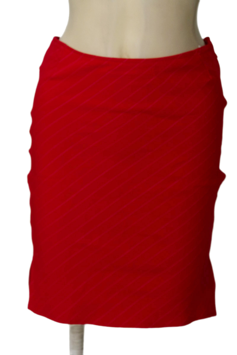 Falda color Rojo - Closeando