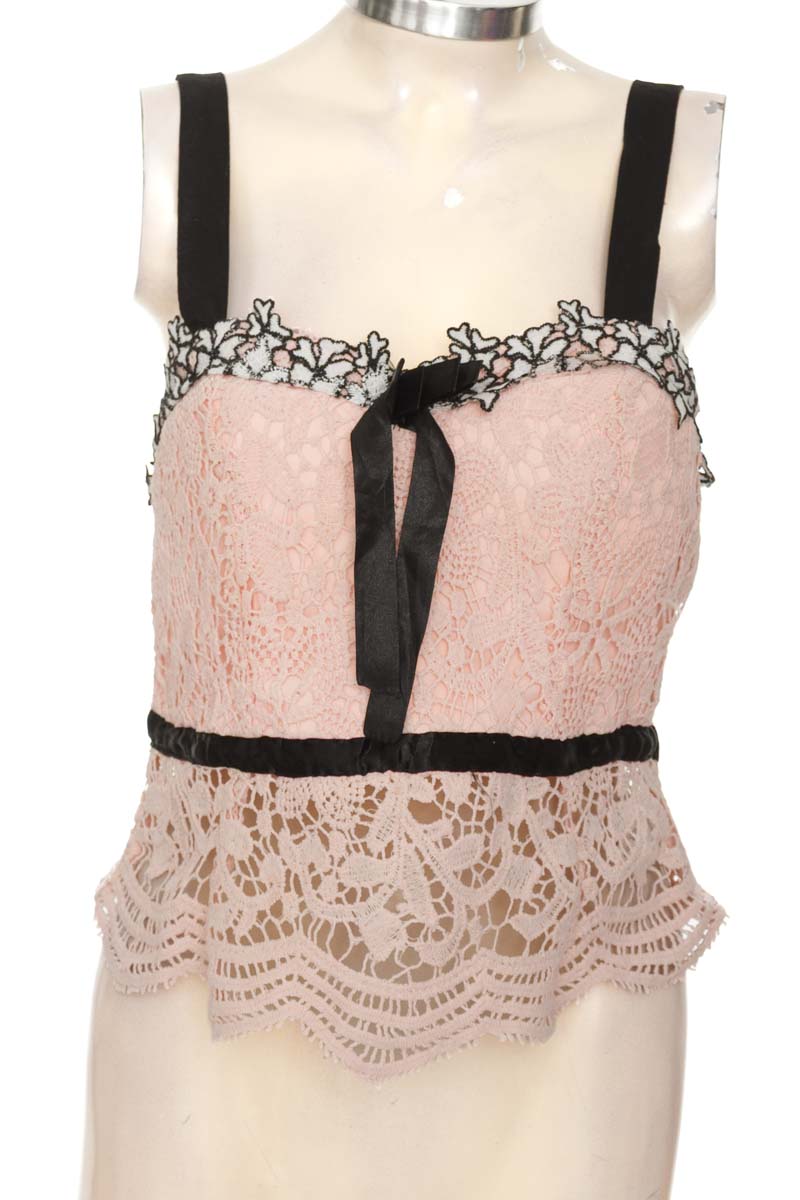 Top / Camiseta color Rosado - LA CATTLEYA