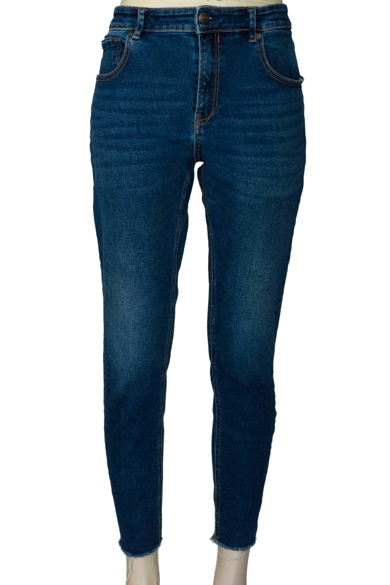 Pantalones color Azul - Stradivarius