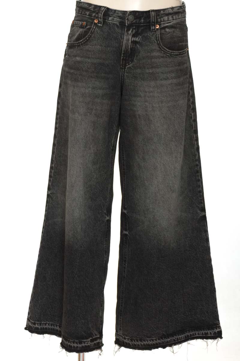 Pantalones color Negro - Stradivarius