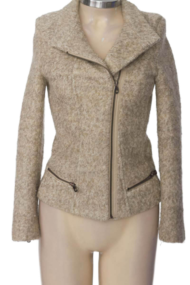 Chaqueta / Abrigo color Beige - Color Siete