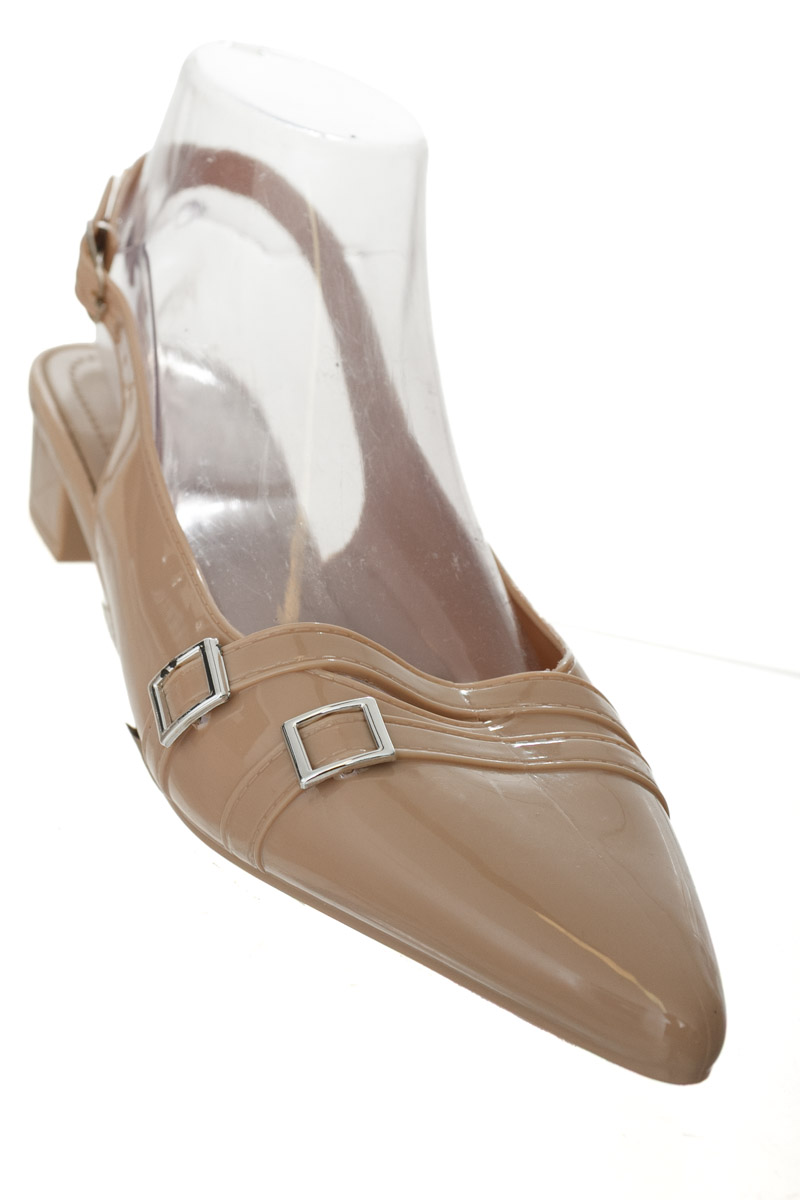 Zapatos color Beige - Closeando