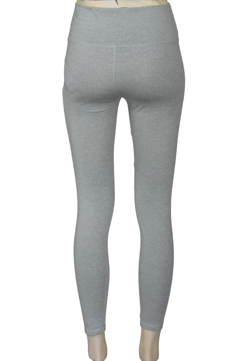 Ropa Deportiva / Salida de Baño color Gris - Closeando