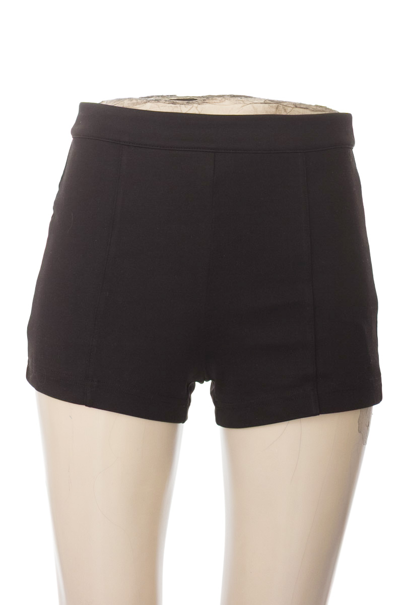 Short color Negro - Forever 21