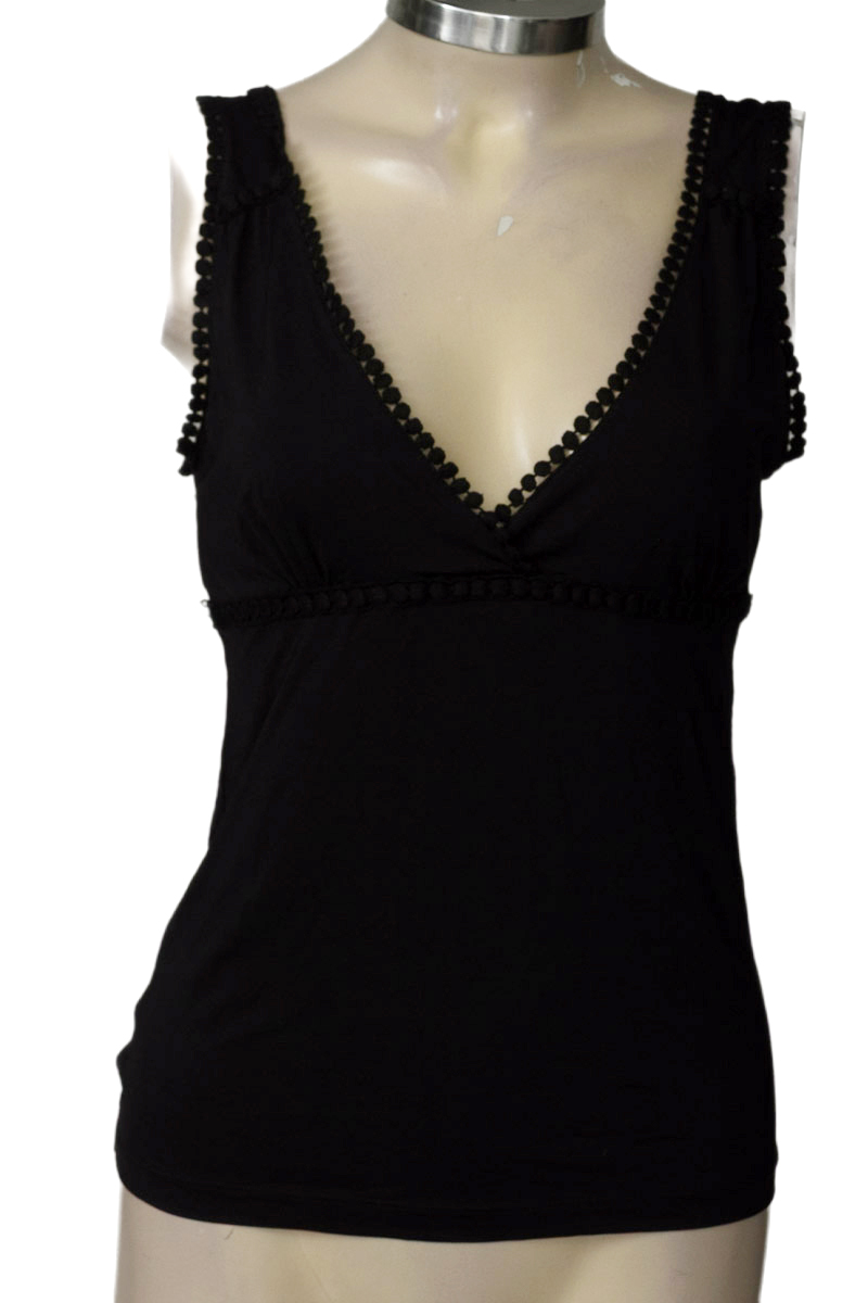 Top / Camiseta color Negro - MNG