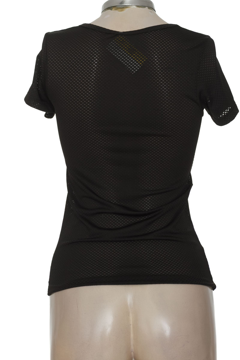 Ropa Deportiva / Salida de Baño color Negro - Closeando