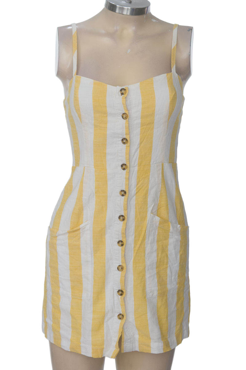 Vestido / Enterizo color Amarillo - Forever 21