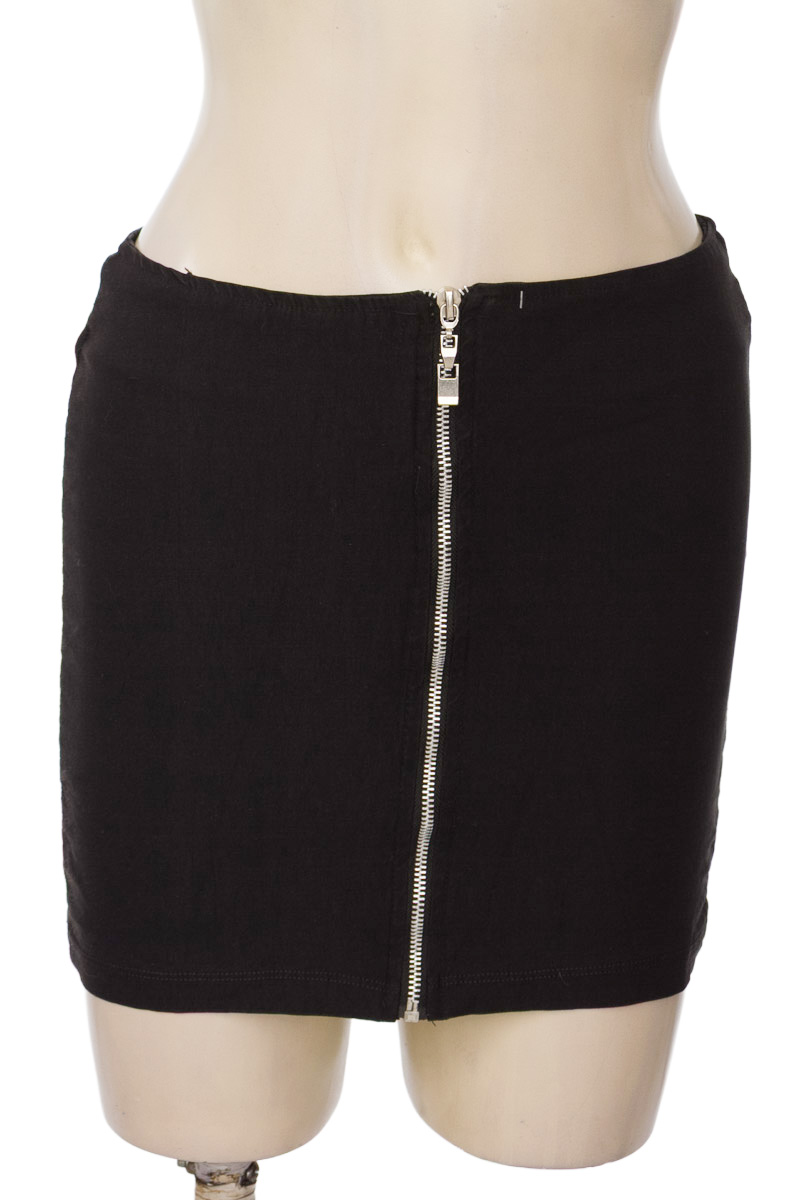Falda color Negro - Closeando