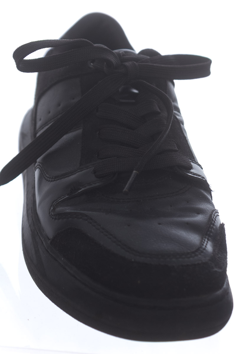 Tenis color Negro - H&M