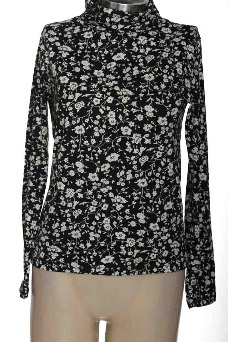 Top / Camiseta color Negro - Closeando