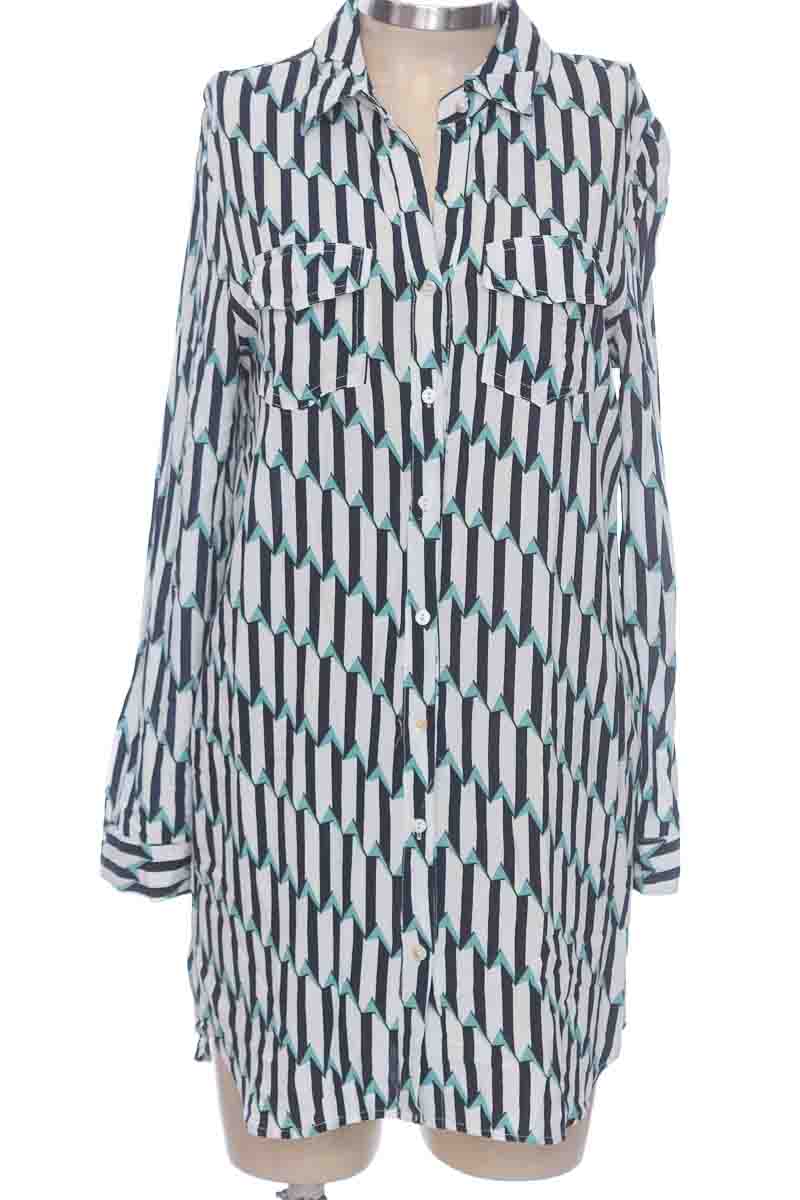 Blusa color blanco basic house closeando