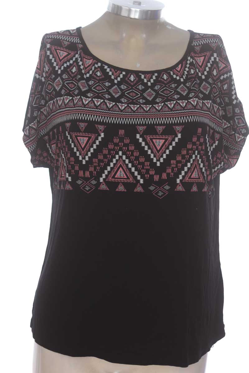 Top / Camiseta color Negro - Closeando