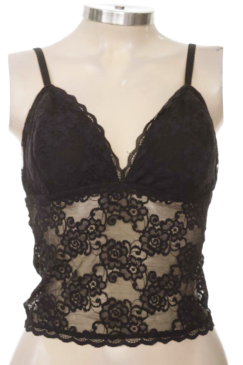 Top / Camiseta color Negro - Closeando