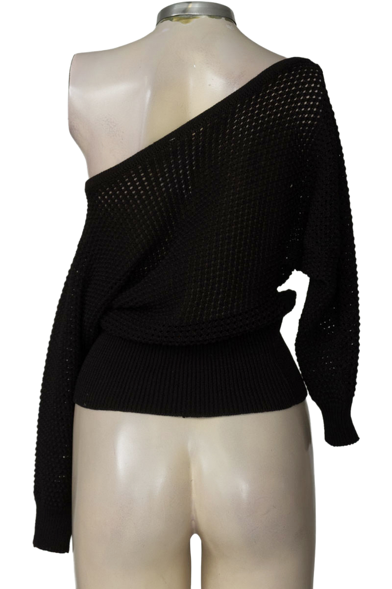 Sweater color Negro - Closeando