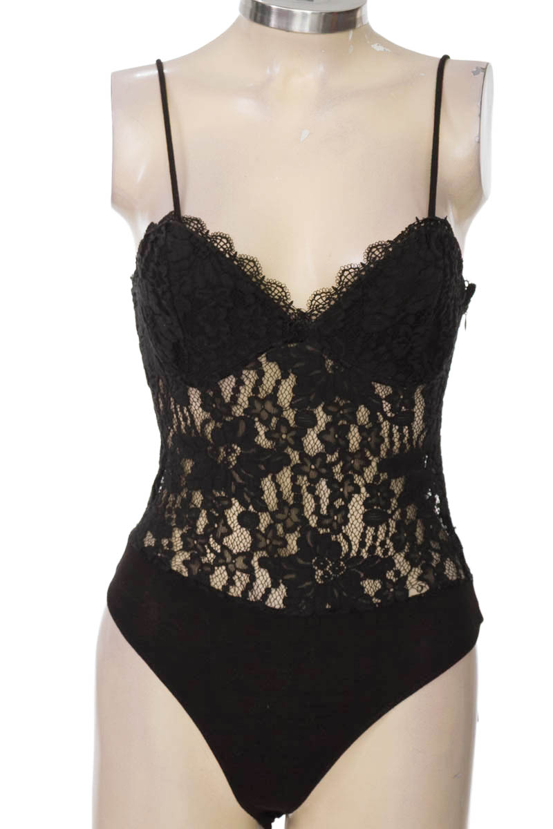 Top / Camiseta color Negro - Forever 21