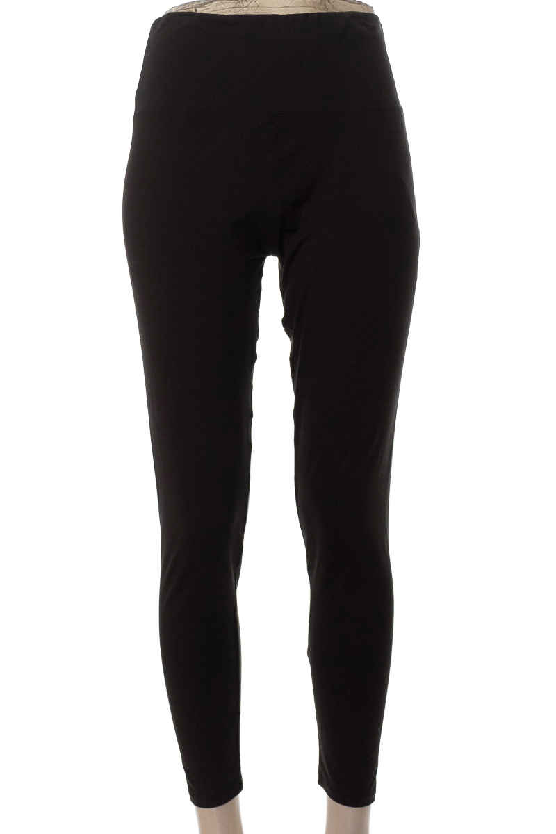 Ropa Deportiva / Salida de Baño color Negro - Closeando