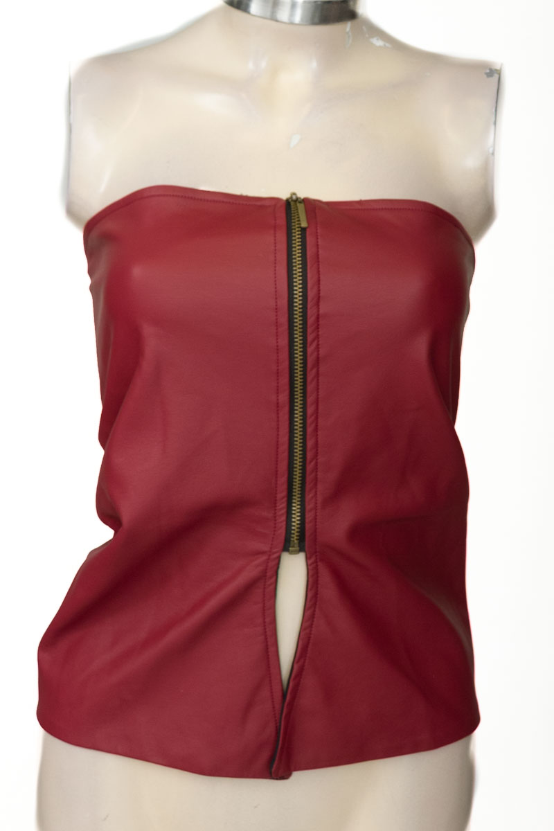 Top / Camiseta color Vinotinto - Closeando