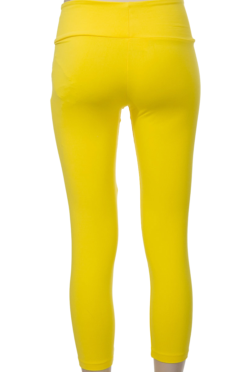 Ropa Deportiva / Salida de Baño color Amarillo - Closeando