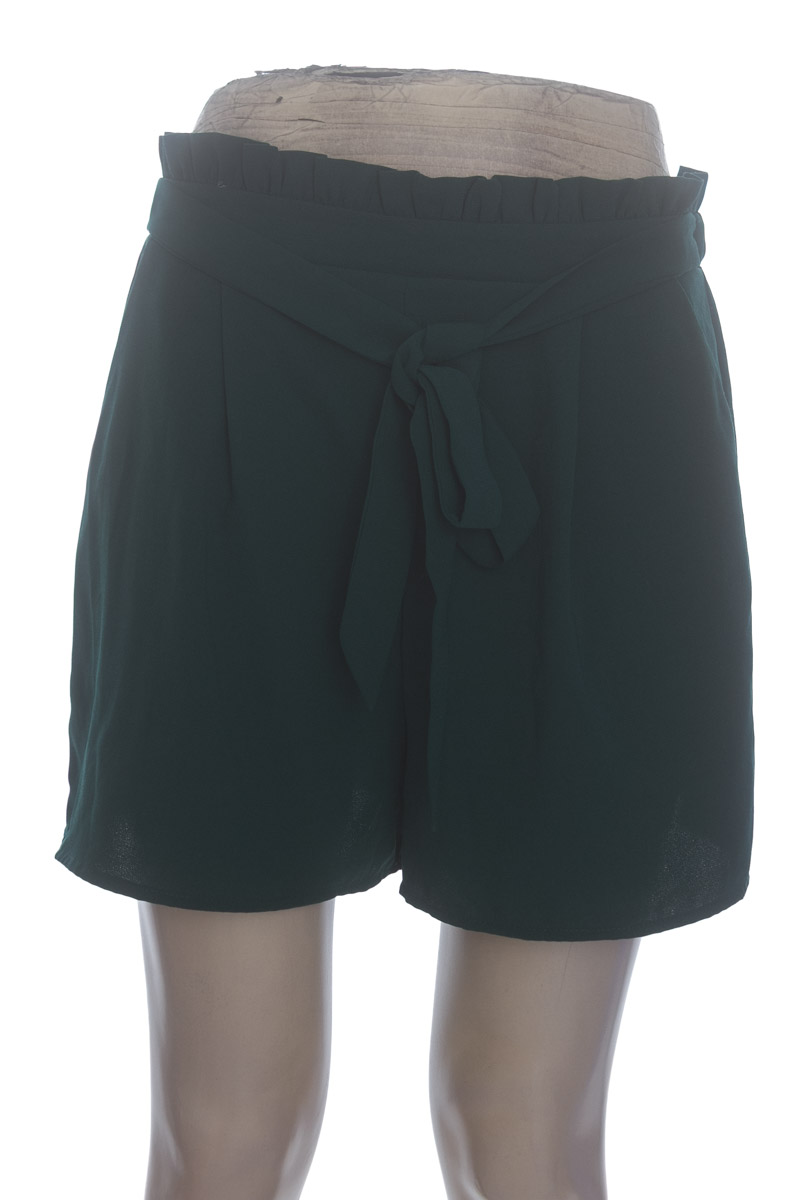 Short color Verde - Stradivarius