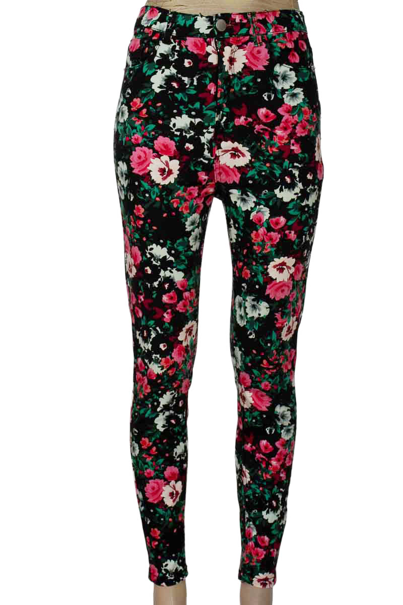 Pantalones color Negro - Stradivarius