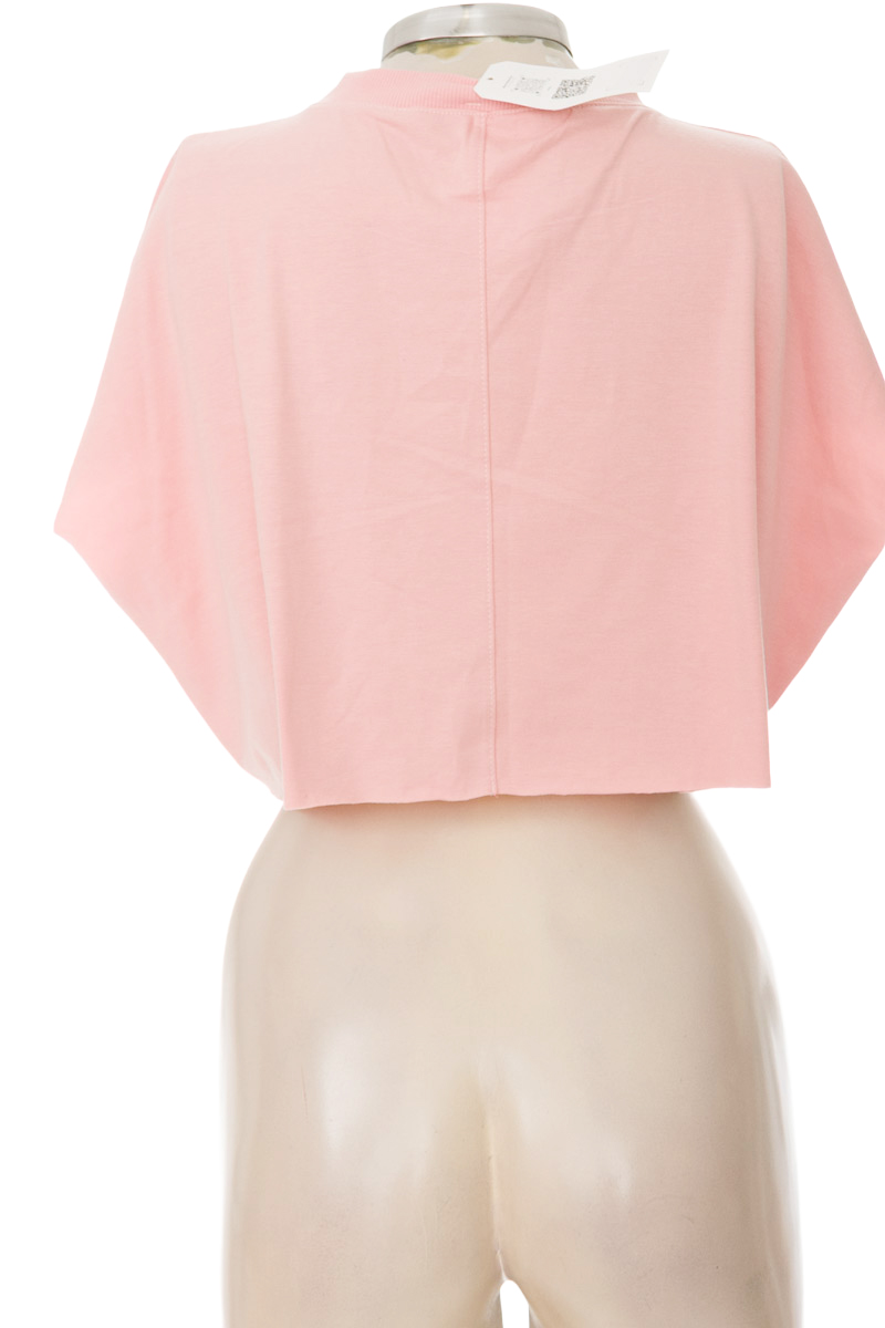 Top / Camiseta color Rosado - Moda y estilo