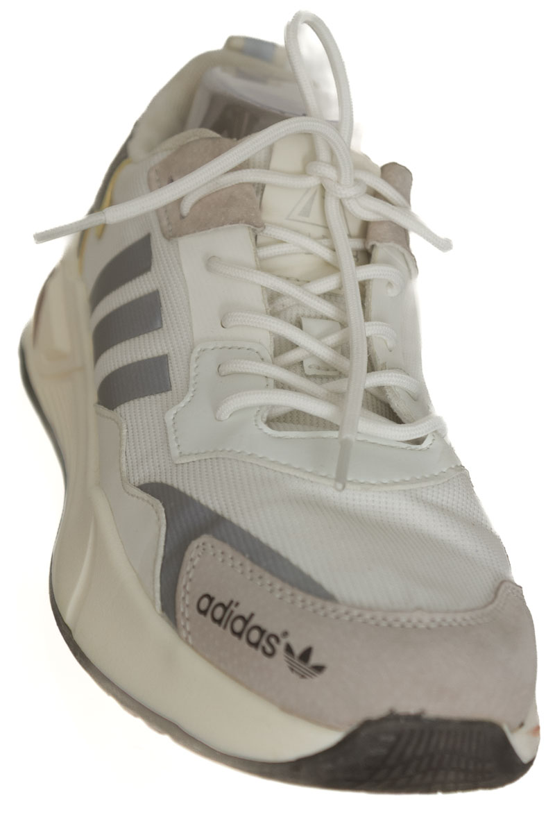 Tenis color Blanco - Closeando