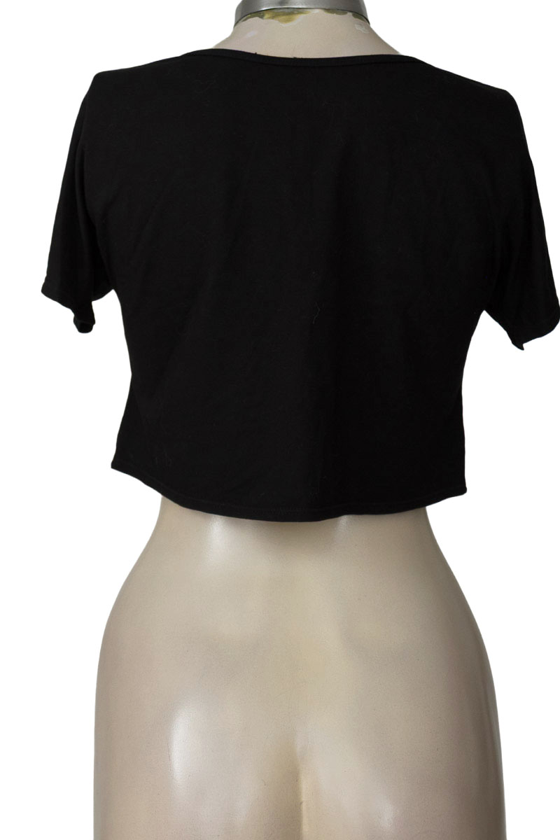 Top / Camiseta color Negro - Closeando