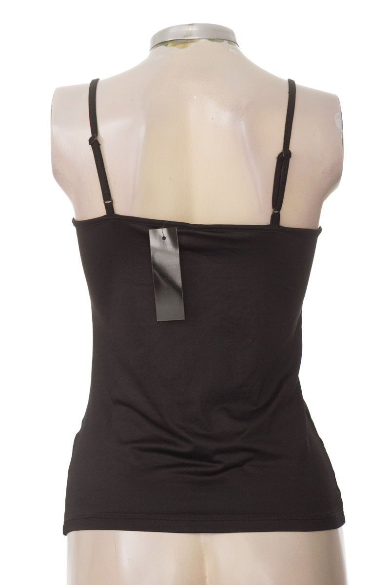 Top / Camiseta color Negro - Arkitect