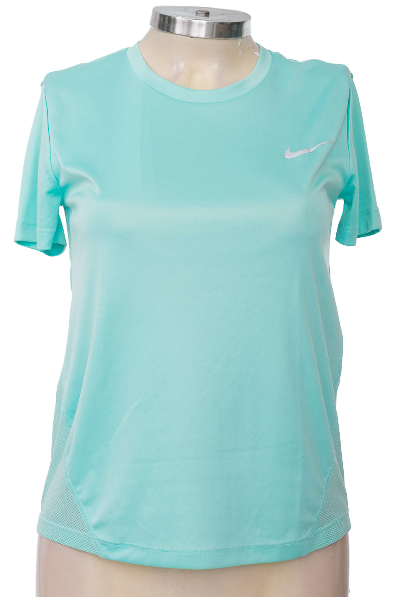 Ropa Deportiva / Salida de Baño color Aguamarina - Nike