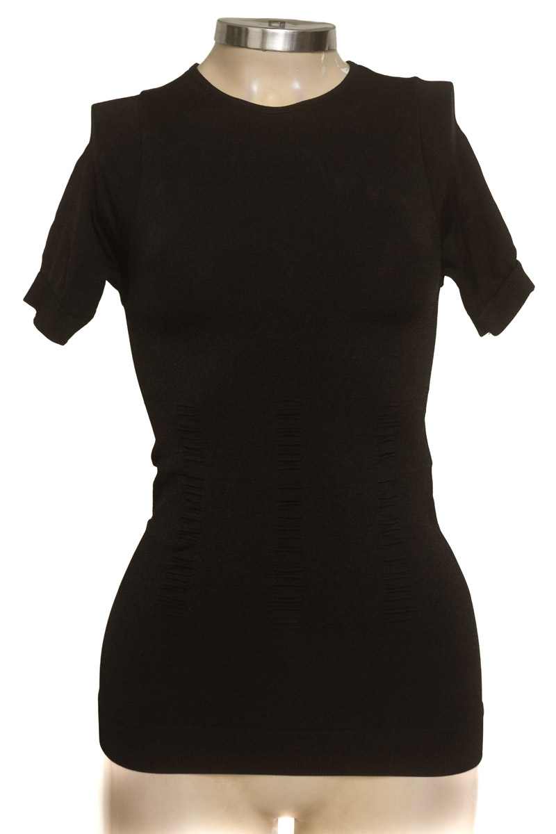 Ropa Deportiva / Salida de Baño color Negro - Closeando