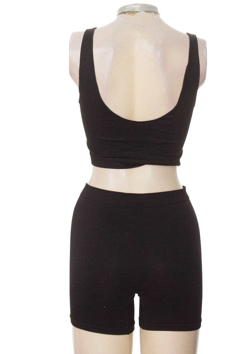 Ropa Deportiva / Salida de Baño color Negro - Stradivarius