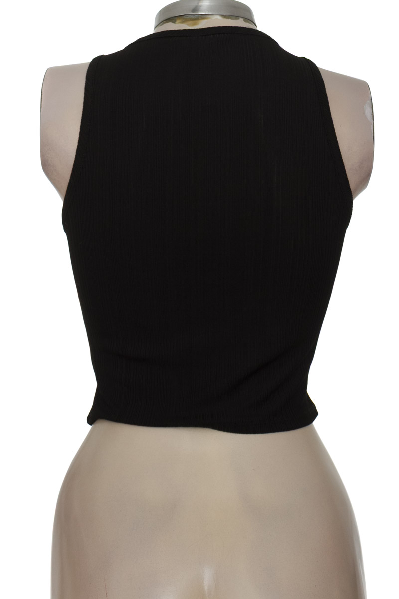 Top / Camiseta color Negro - Yerba Buena