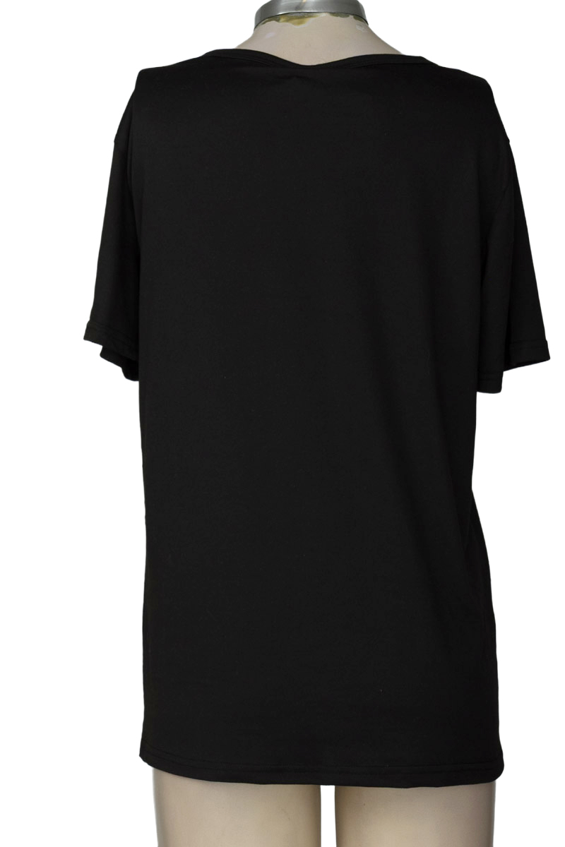 Top / Camiseta color Negro - Closeando
