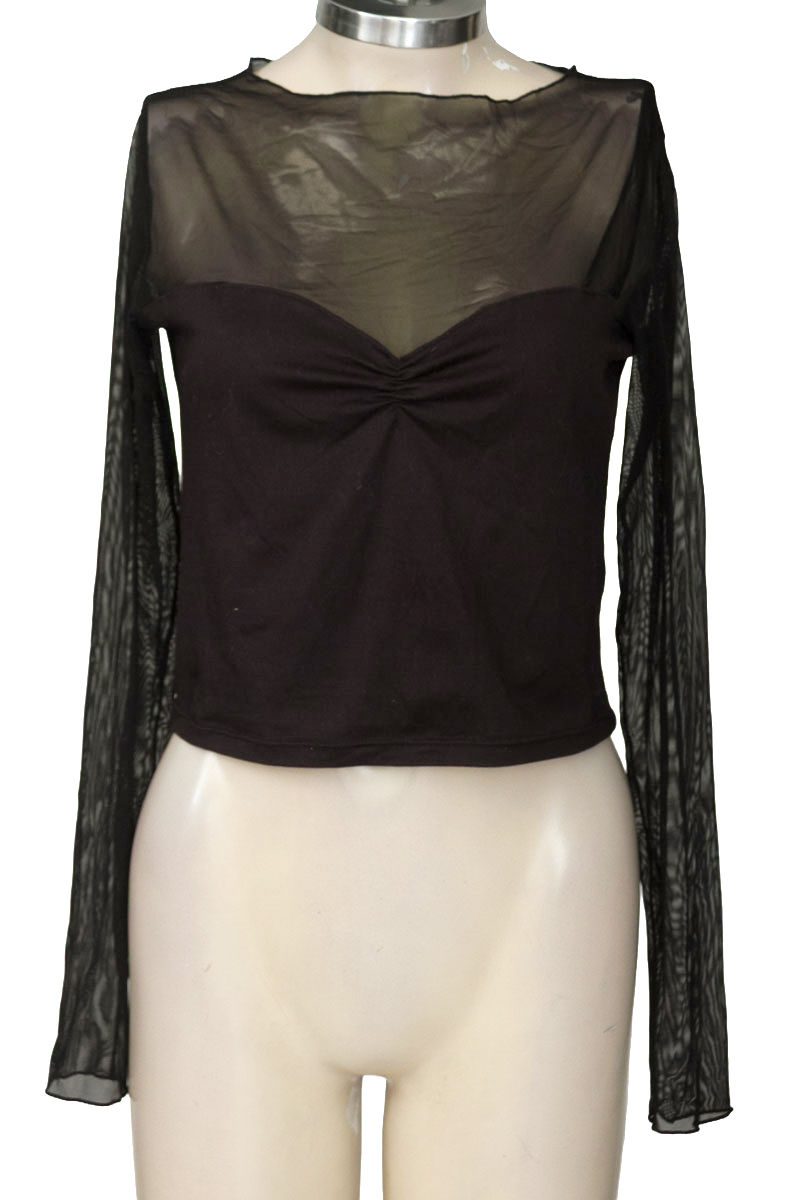 Top / Camiseta color Negro - Closeando