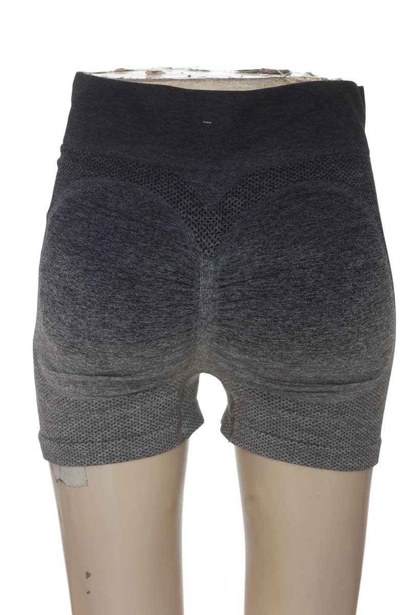 Ropa Deportiva / Salida de Baño color Gris - Closeando