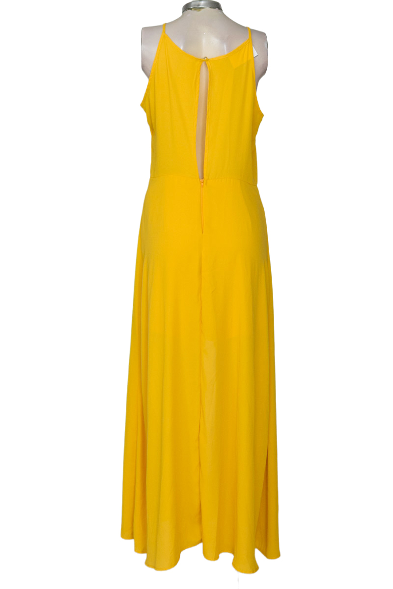 Vestido / Enterizo color Amarillo - Closeando