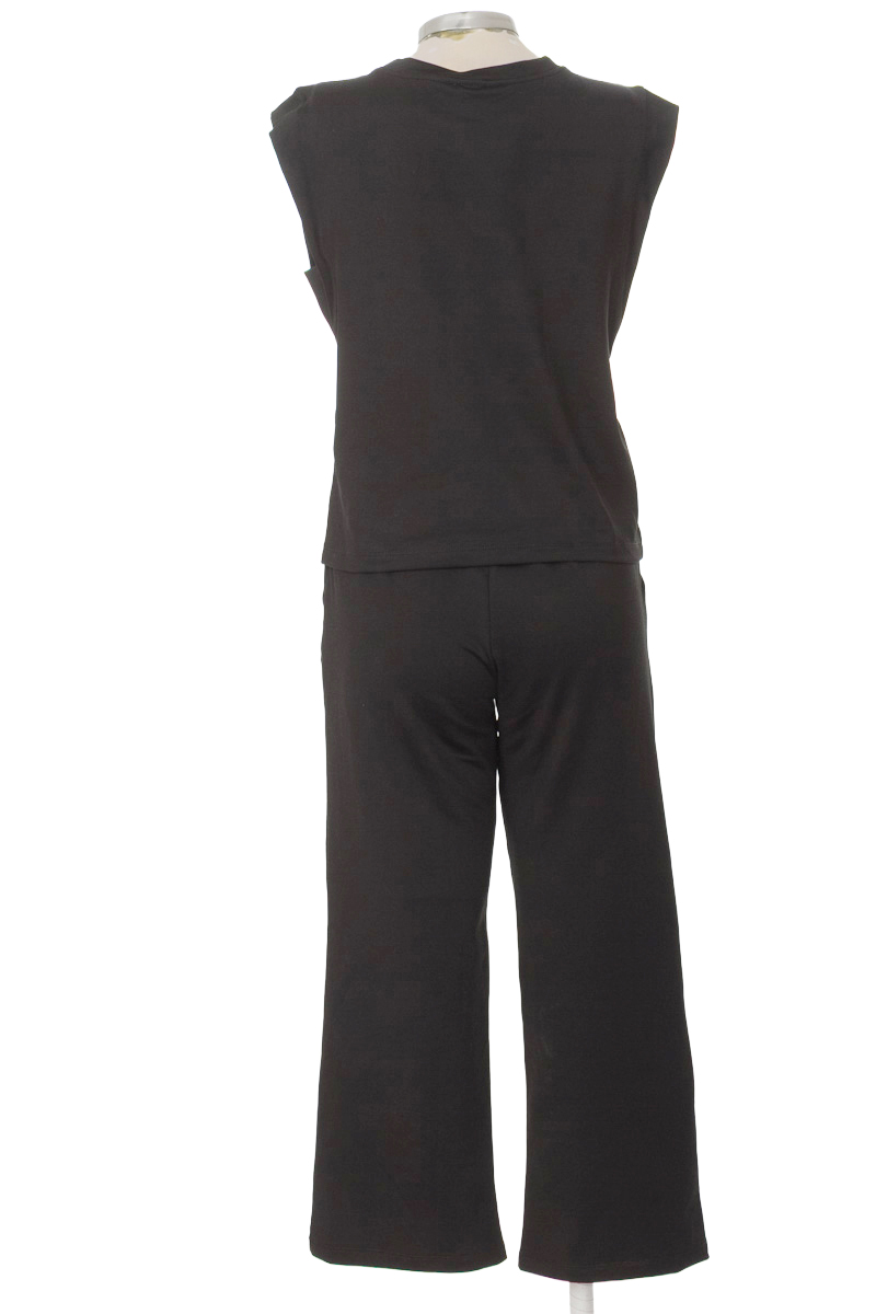 Vestido / Enterizo color Negro - Closeando