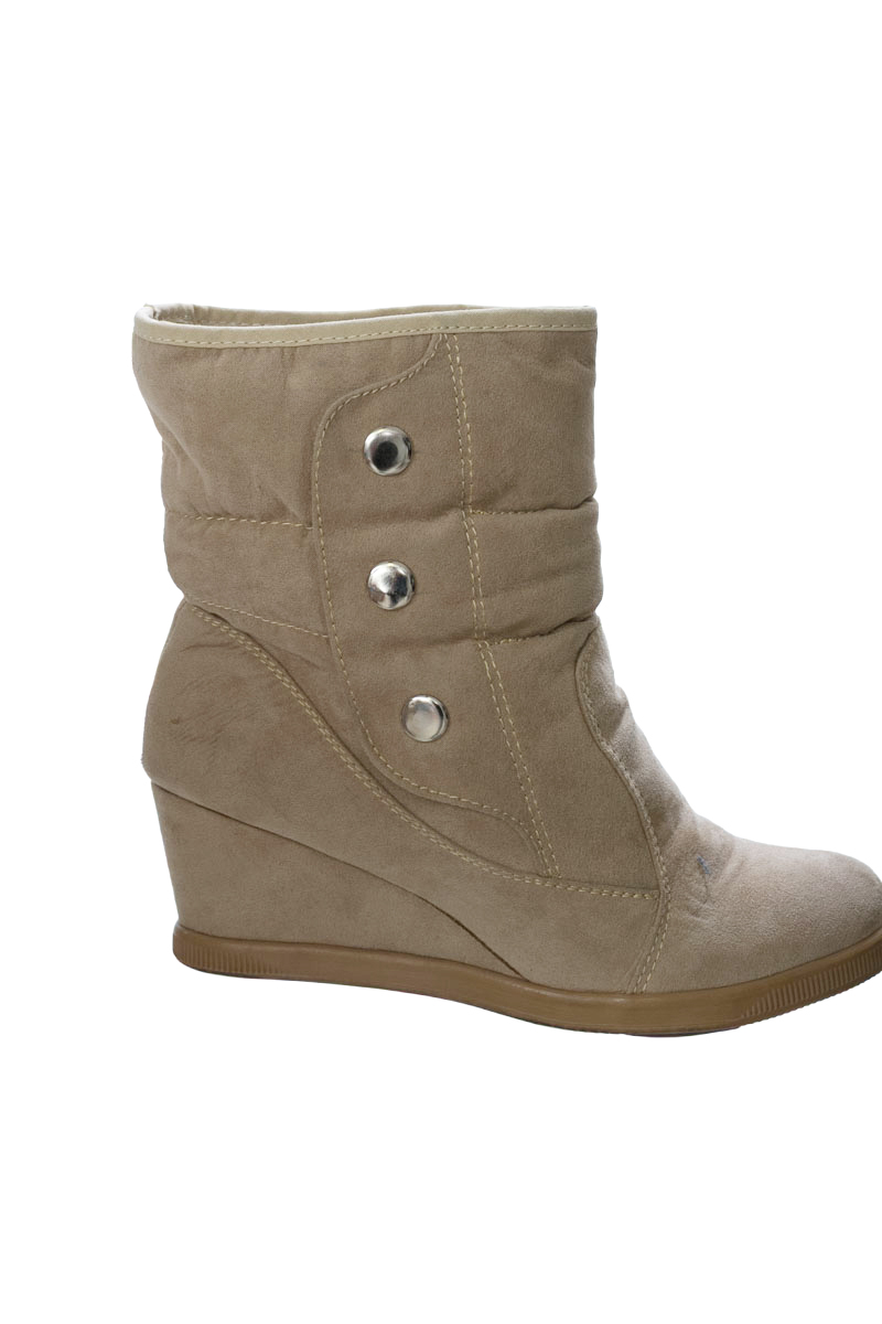 Zapatos color Beige - Closeando