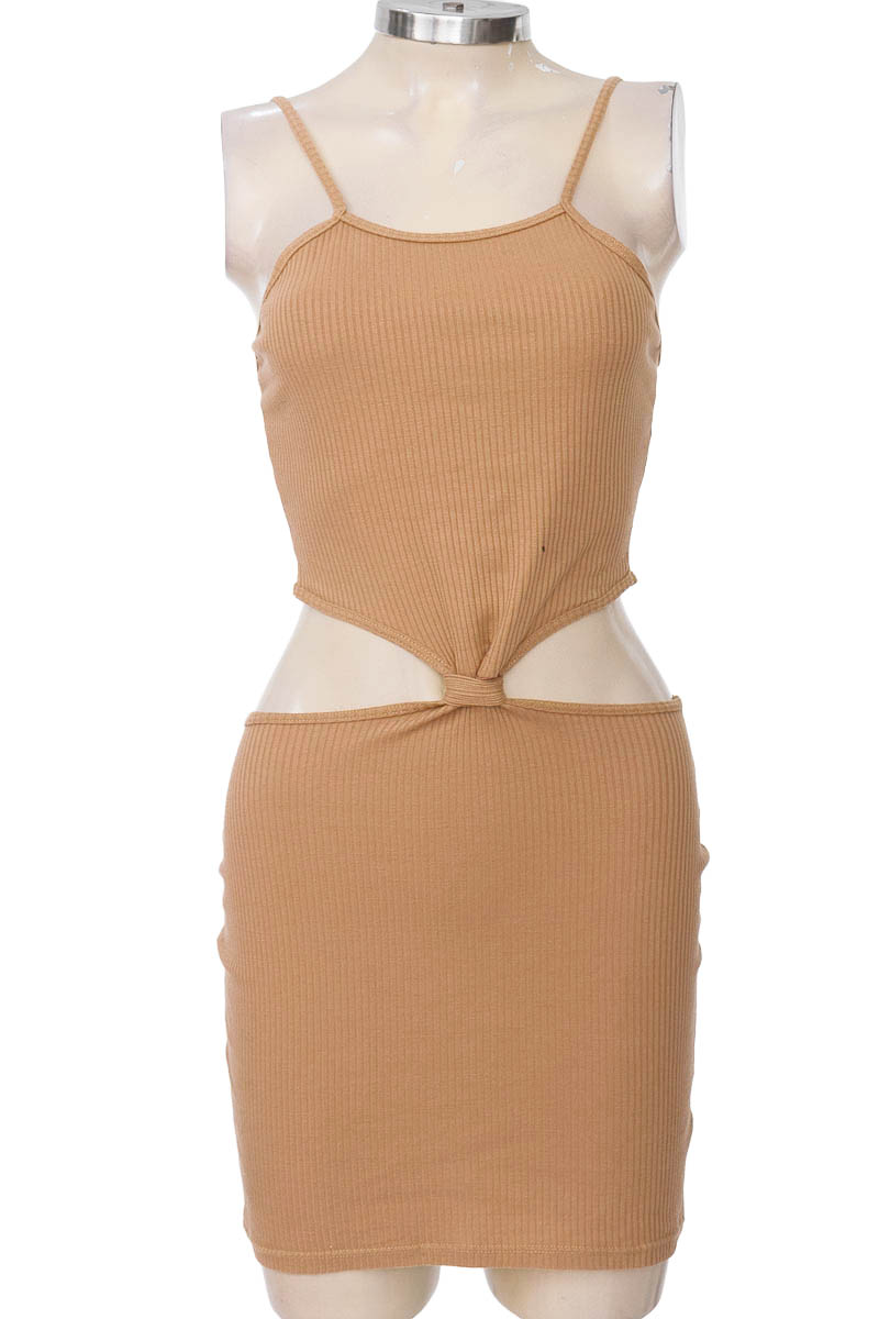 Vestido / Enterizo color Beige - Closeando