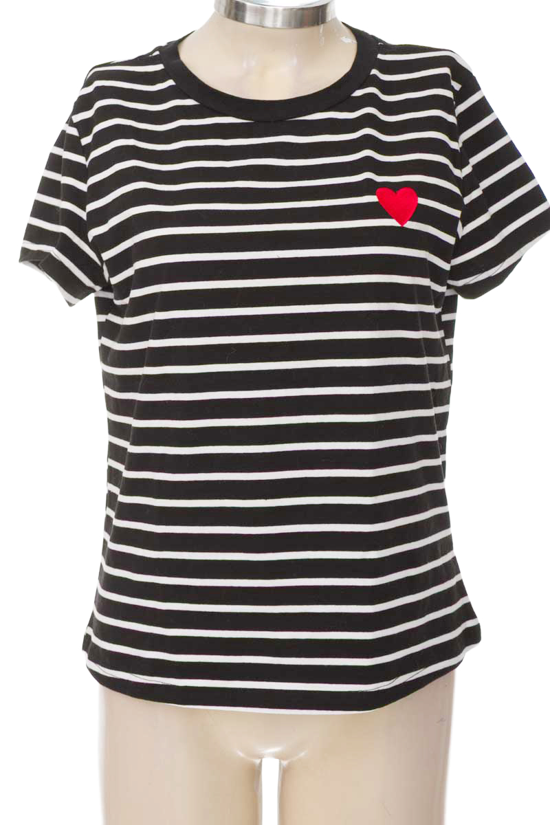 Top / Camiseta color Negro - Closeando