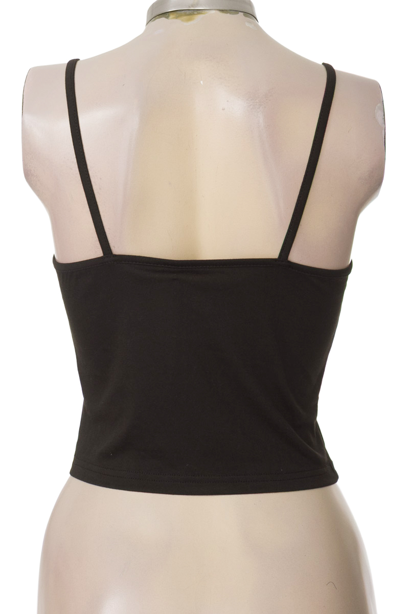 Top / Camiseta color Negro - Closeando