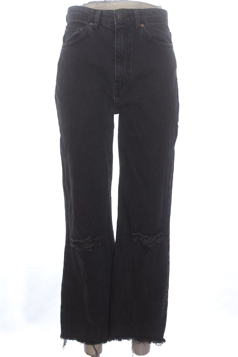 Pantalones color Negro - Stradivarius