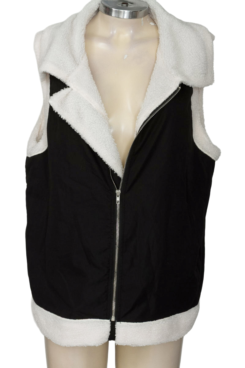 Chaqueta / Abrigo color Negro - Closeando