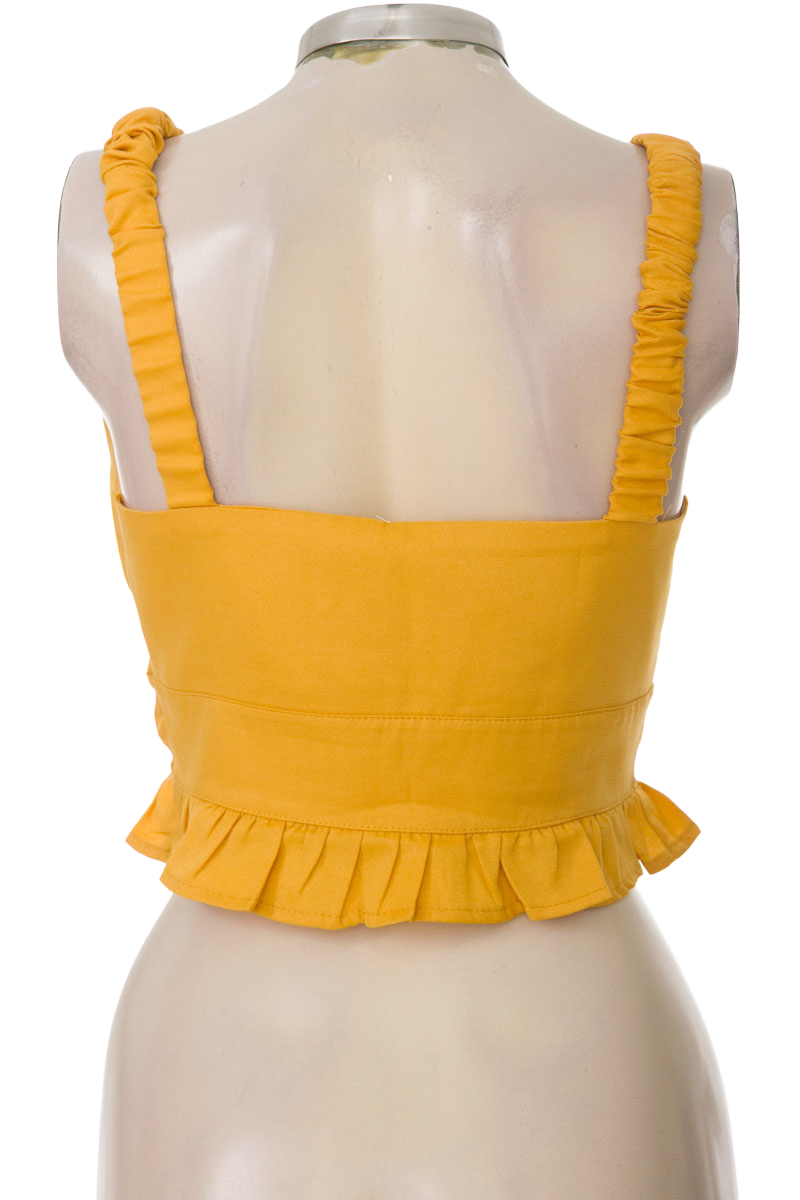 Top / Camiseta color Amarillo - Closeando
