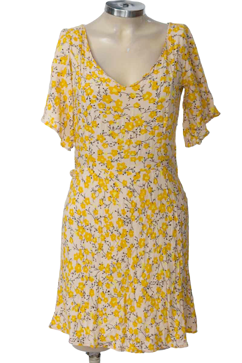 Vestido / Enterizo color Amarillo - Closeando