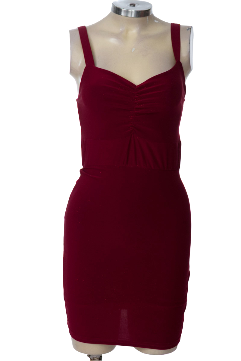 Vestido / Enterizo color Vinotinto - Closeando