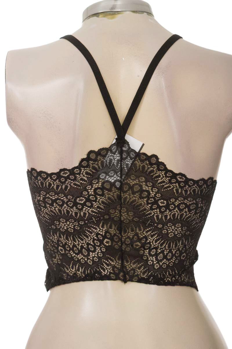 Top / Camiseta color Negro - Closeando